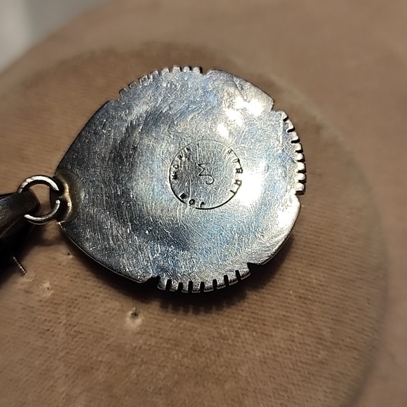 Jon Mc Cray Signed Spiney Oyster and sterling Pendant - Picture 6 of 10